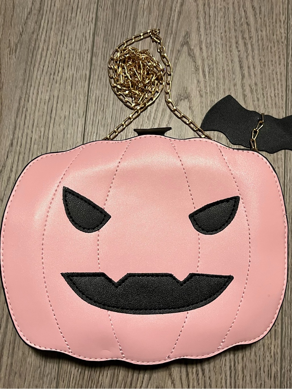 Pink Pumpkin Face Crossbody Bag with Gold Chain Strap